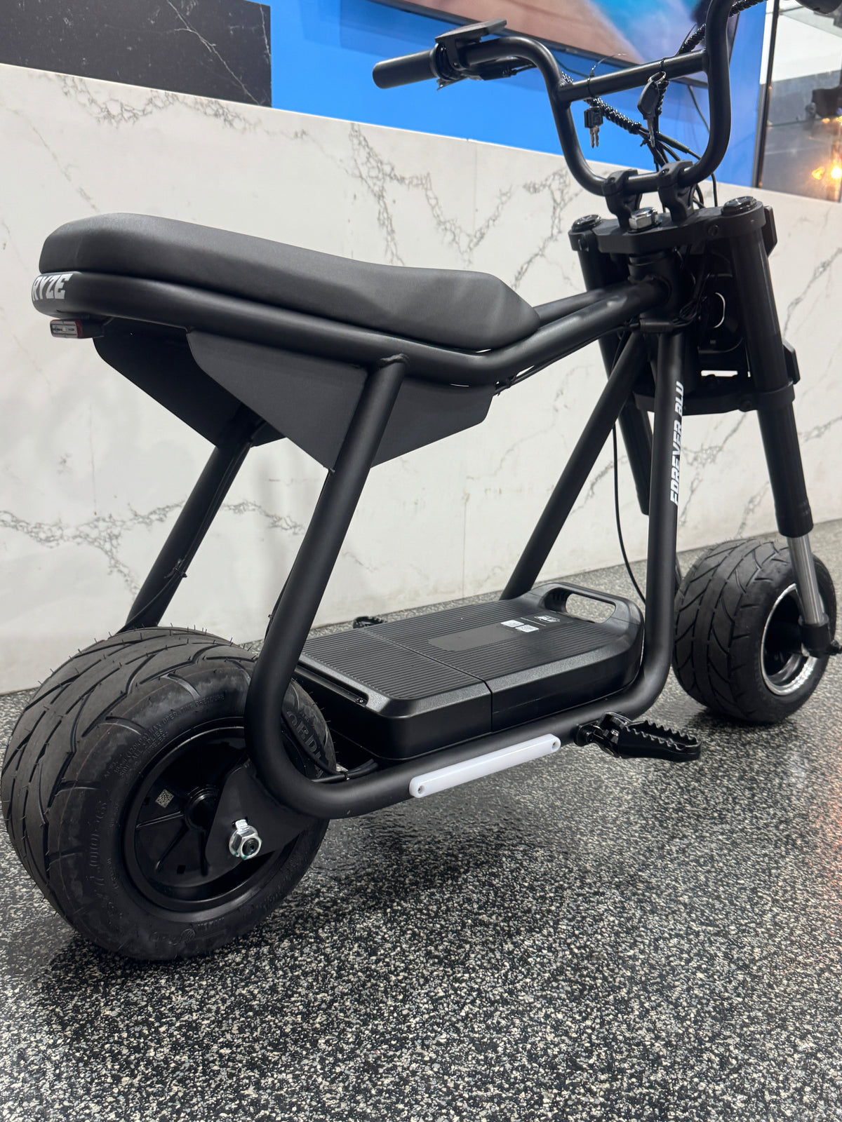 Forever Blu Ryze auto wheelie bike