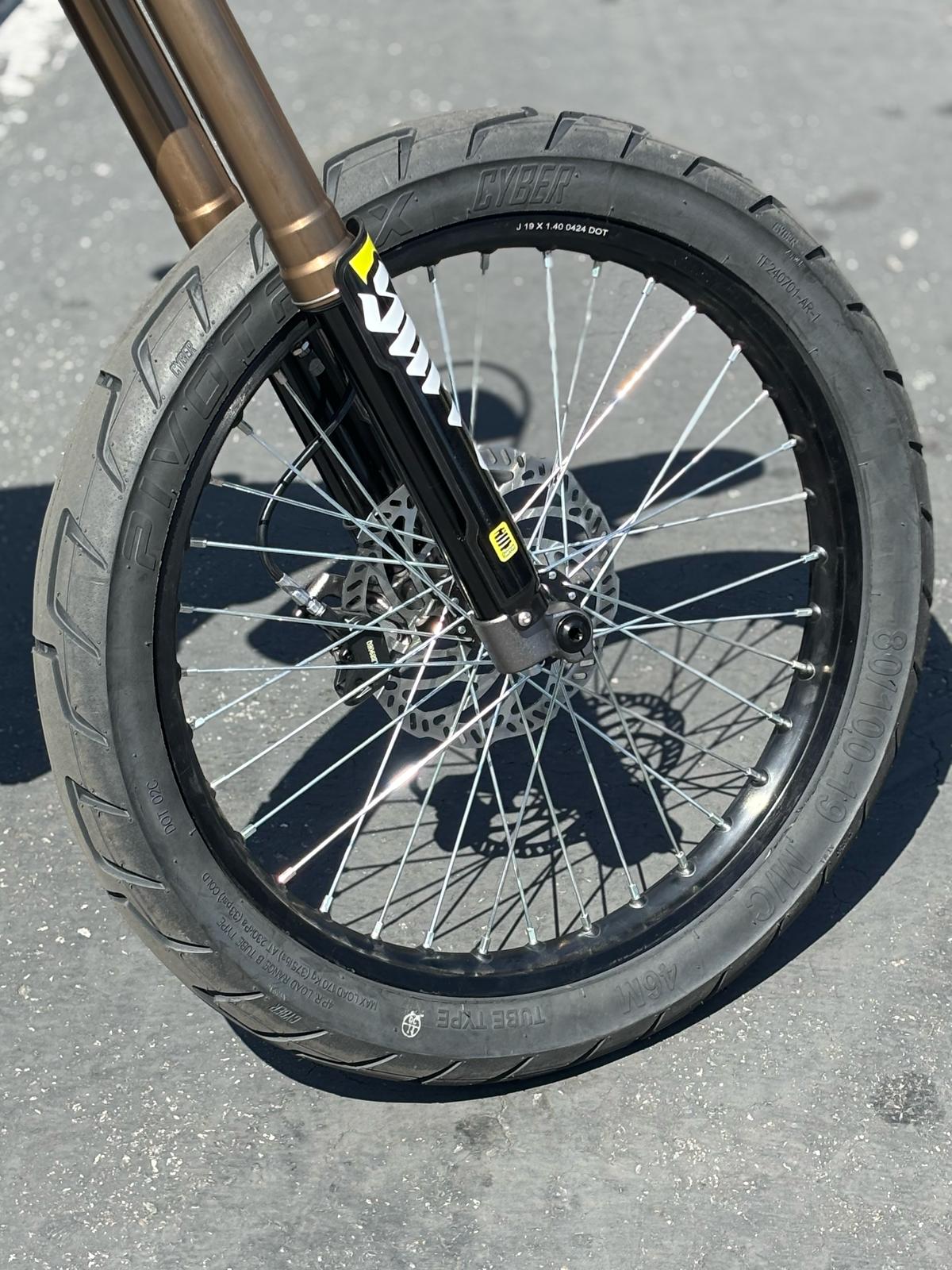Pivotrax Cyber Street tire supermoto